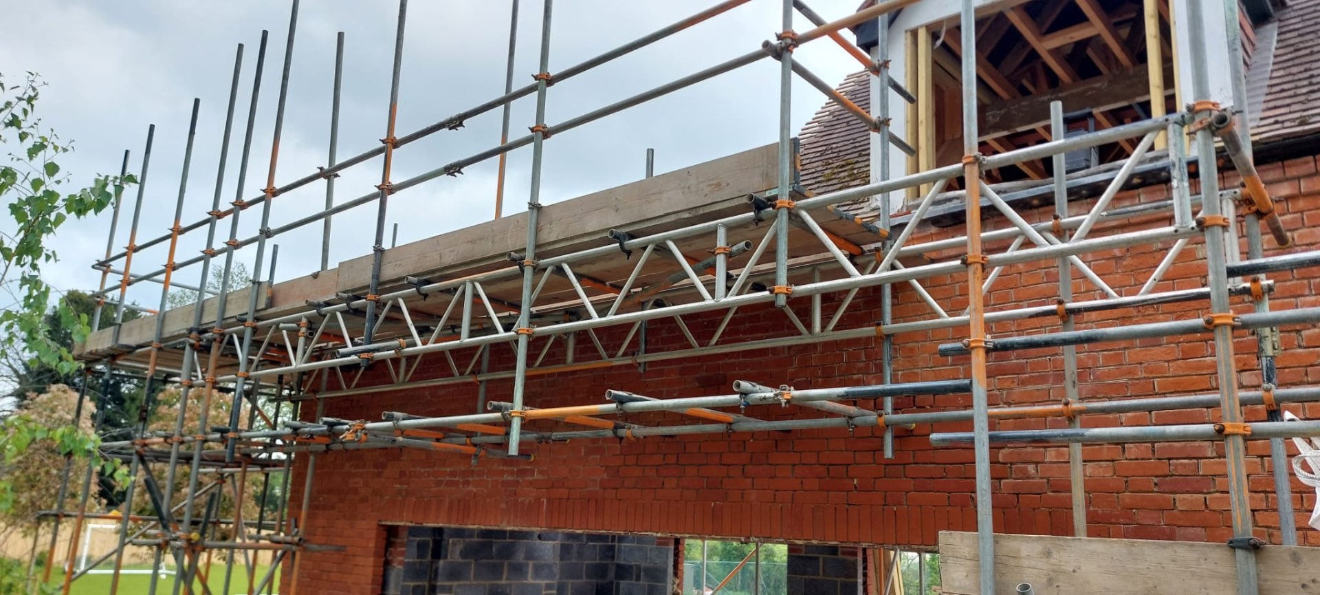 Neat scaffolding erected around a UK semi-detached house